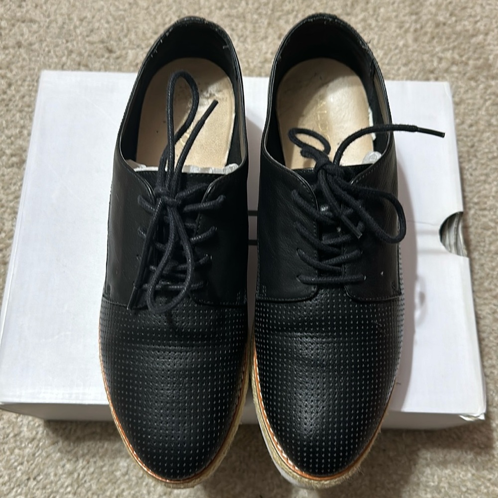 Worn Aldo Harber-97 black oxford perforated detail shoes in size 9